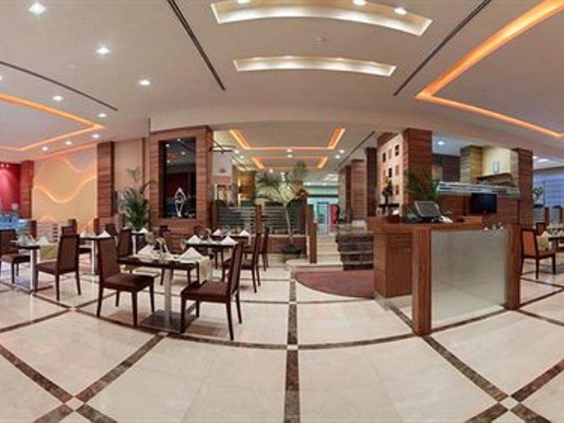 Hilton Garden Inn Riyadh Olaya Ngoại thất bức ảnh