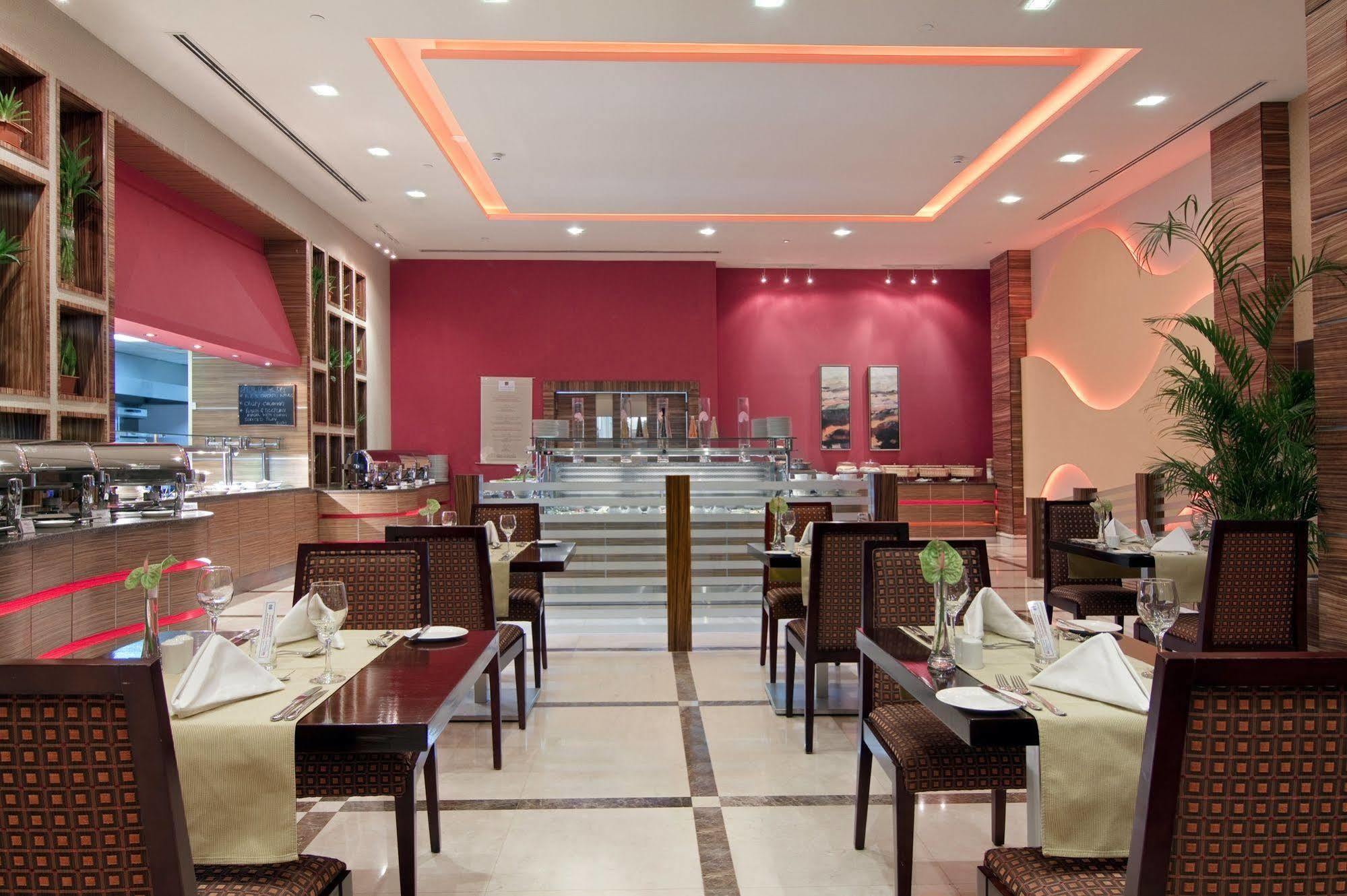 Hilton Garden Inn Riyadh Olaya Nhà hàng bức ảnh